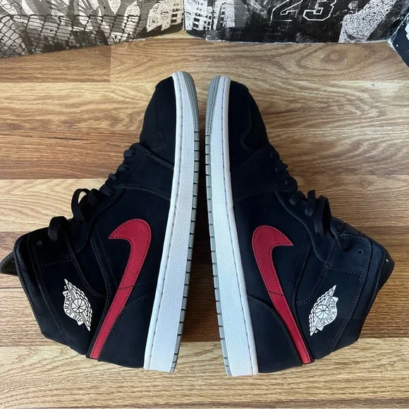 2018 AirJordan 1 mid Multicolor Sneakers 554724-065 - Picture 5 of 14